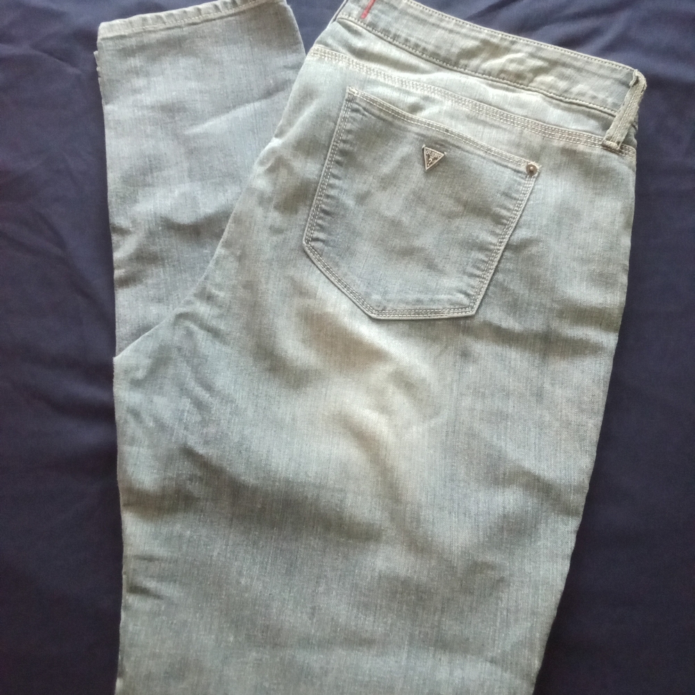 Guess Sienna Women's Medium Rise Curvy Skinny Light Blue Jeans